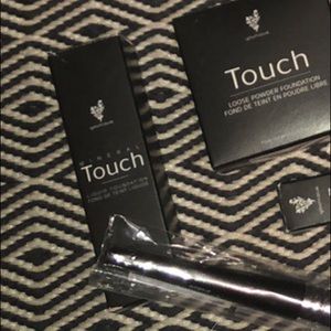 Younique Touch Mineral liquid foundation